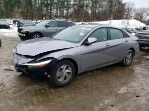 Hyundai Elantra 2.0L 4 2025