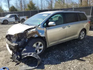 Toyota Sienna 3.5L 6 2015