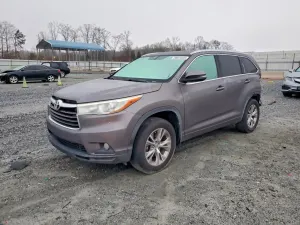 Toyota Highlander 3.5L 6 2015