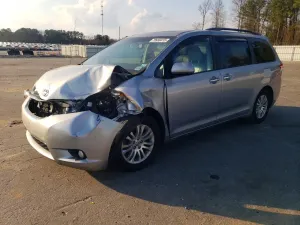 Toyota Sienna 3.5L 6 2014