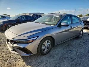 Hyundai Elantra 2.0L 4 2025
