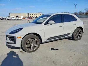 Porsche Macan 2.0L 4 2024
