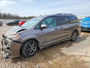 Toyota Sienna 3.5L 6 2016