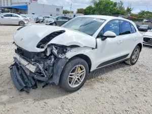 Porsche Macan 2.0L 4 2020