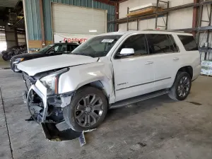 GMC Yukon DENALI 6.2L 8 2016