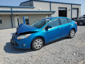 Ford Focus SE 2.0L 4 2012
