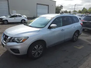 Nissan Pathfinder S 3.5L 6 2019