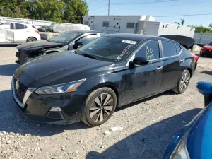Nissan Altima SV 2.5L 4 2021