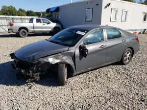 Hyundai Elantra SE 2.0L 4 2025