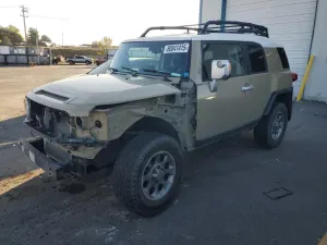 Toyota FJ Cruiser 4.0L 6 2012