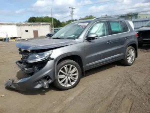 Volkswagen Tiguan S 2.0L 4 2014