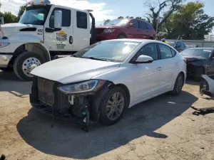 Hyundai Elantra SE 2.0L 4 2017