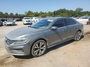 Volkswagen Passat SE 2.0L 4 2021
