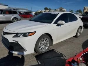 Toyota Camry LE 2.5L 4 2022