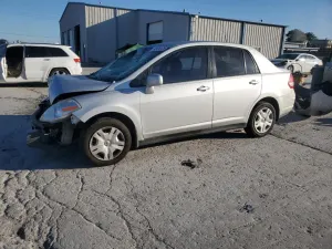 Nissan Versa S 1.8L 4 2011