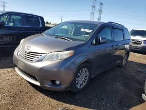 Toyota Sienna XLE 3.5L 6 2012