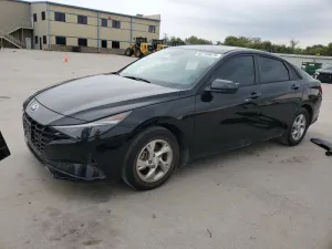 Hyundai Elantra SE 2.0L 4 2023