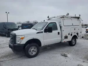 Ford F-350 SUPER DUTY 6.2L 8 2013