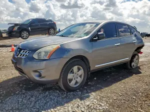 Nissan Rogue S 2.5L 4 2013