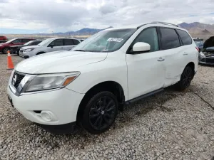 Nissan Pathfinder S 3.5L 6 2013