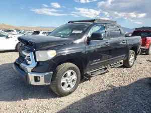 Toyota Tundra CREWMAX SR5 5.7L 8 2017