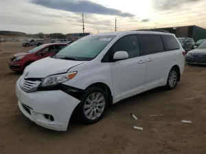 Toyota Sienna LE 3.5L 6 2015