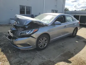 Hyundai Sonata SE 2.4L 4 2015
