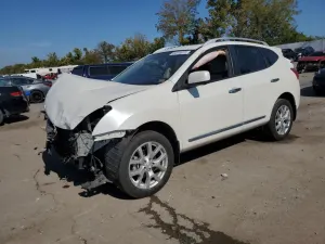 Nissan Rogue S 2.5L 4 2013