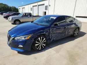 Nissan Altima SR 2.5L 4 2022