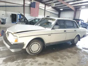 Volvo 240 BASE 2.3L 4 1990