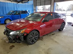 Nissan Altima SR 2.5L 4 2022