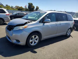 Toyota Sienna 3.5L 6 2013
