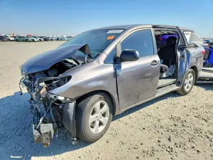Toyota Sienna 3.5L 6 2016