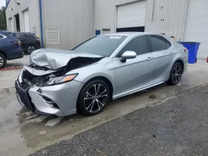 Toyota Camry SE 2.5L 4 2020