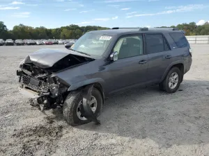 Toyota 4Runner SE 4.0L 6 2023