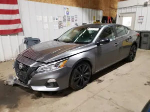 Nissan Altima SR 2.5L 4 2022