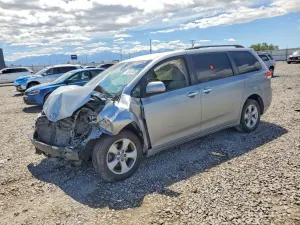 Toyota Sienna 3.5L 6 2011