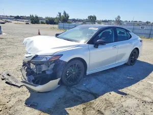 Toyota Camry 2.5L 4 2021