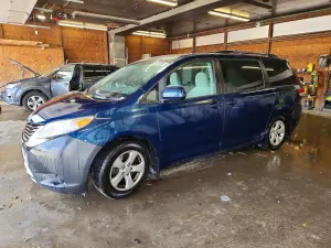 Toyota Sienna 3.5L 6 2011