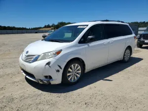 Toyota Sienna 3.5L 6 2015