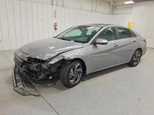 Hyundai Elantra 2.0L 4 2025