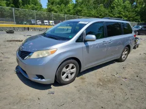 Toyota Sienna 3.5L 6 2013