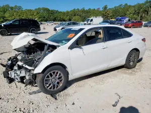 Toyota Camry LE 2.5L 4 2016