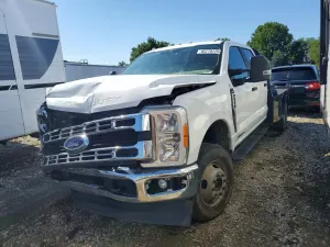 Ford F-350 6.7L 8 2023