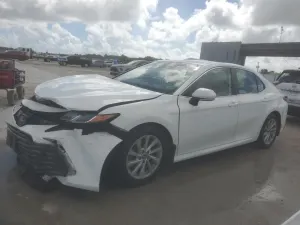 Toyota Camry LE 2.5L 4 2022