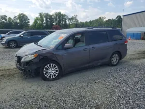Toyota Sienna 3.5L 6 2014