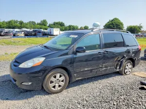 Toyota Sienna 3.5L 6 2010