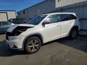 Toyota Highlander 3.5L 6 2015