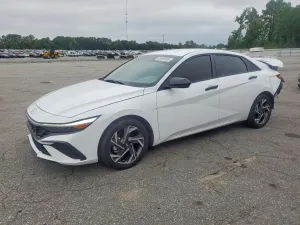 Hyundai Elantra 2.0L 4 2025