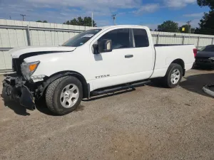 Nissan Titan SV 5.6L 8 2017